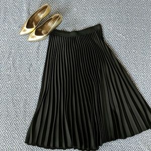 Gold Yves Saint Laurent pumps